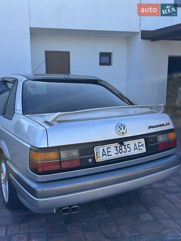 Седан Volkswagen Passat 1988 в Кривом Роге
