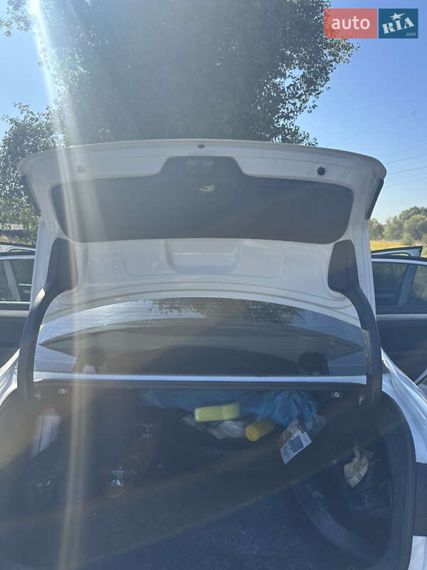 Седан Volkswagen Passat 2013 в Киеве