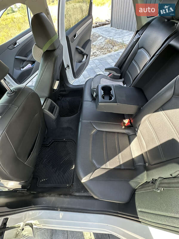 Седан Volkswagen Passat 2013 в Киеве