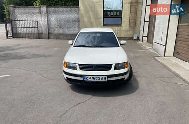 Седан Volkswagen Passat 1999 в Запорожье