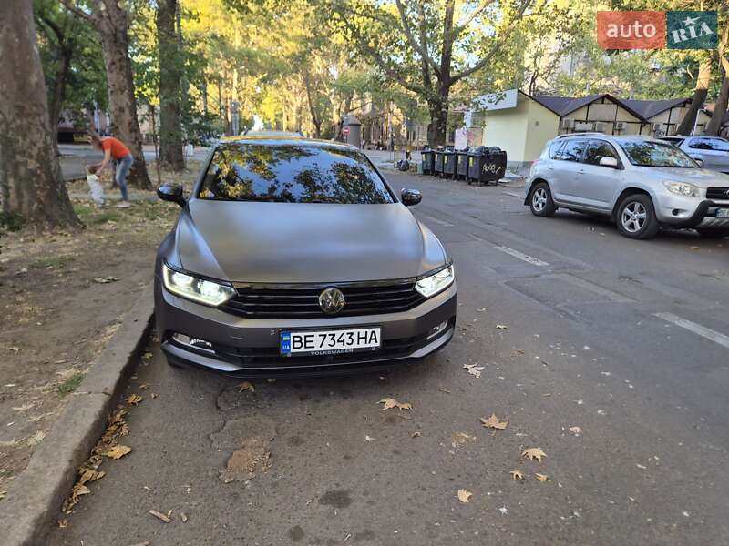Седан Volkswagen Passat 2017 в Николаеве