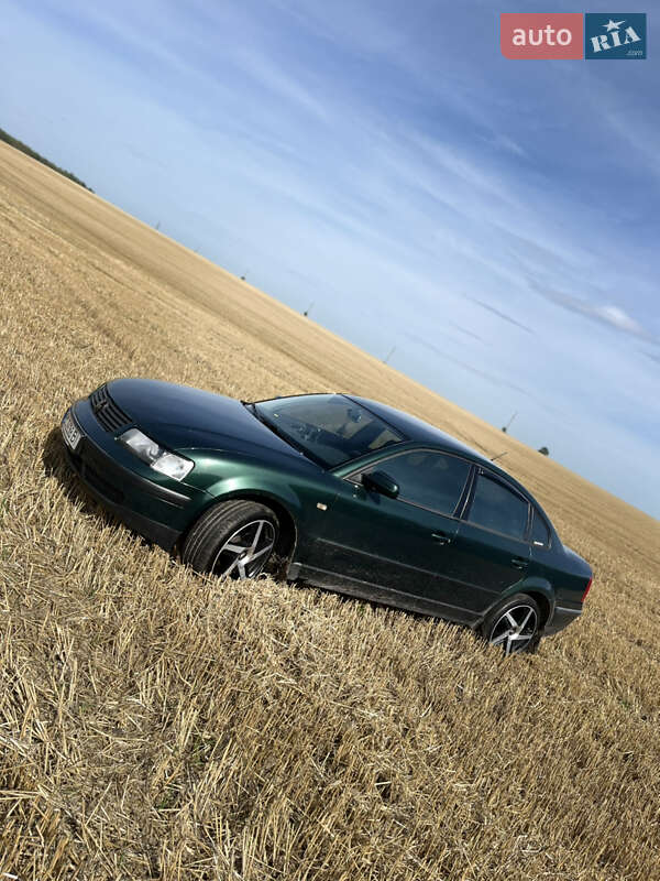 Седан Volkswagen Passat 1997 в Теребовлі