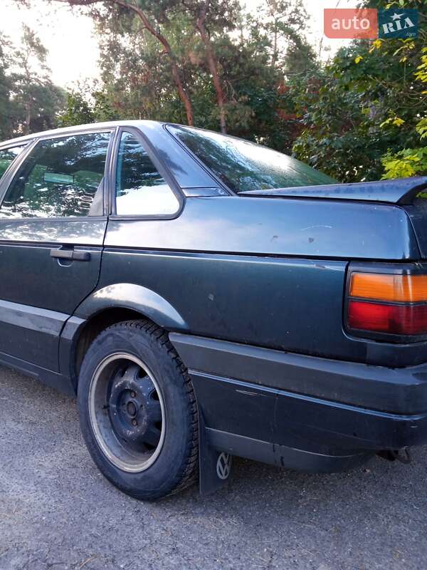 Седан Volkswagen Passat 1990 в Киеве