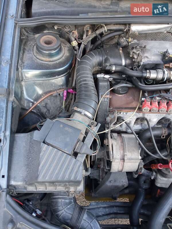 Седан Volkswagen Passat 1990 в Киеве