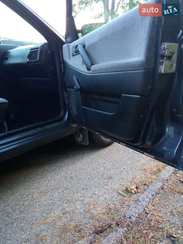 Седан Volkswagen Passat 1990 в Киеве