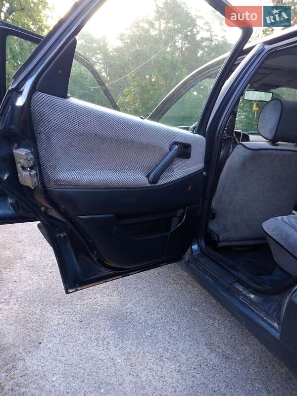 Седан Volkswagen Passat 1990 в Киеве