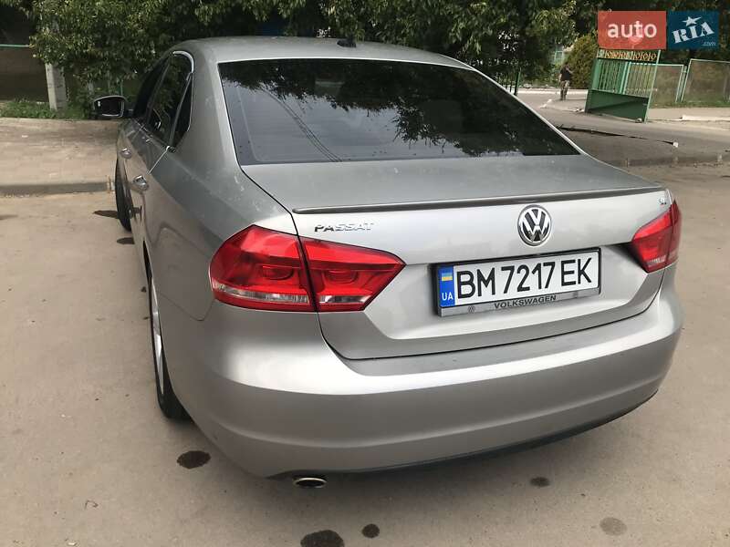 Седан Volkswagen Passat 2013 в Ромнах