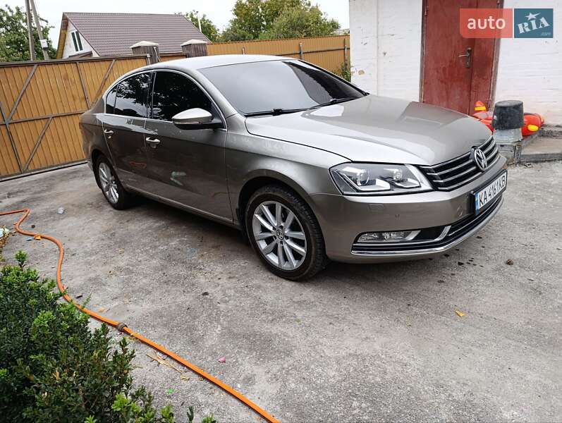 Седан Volkswagen Passat 2012 в Мироновке