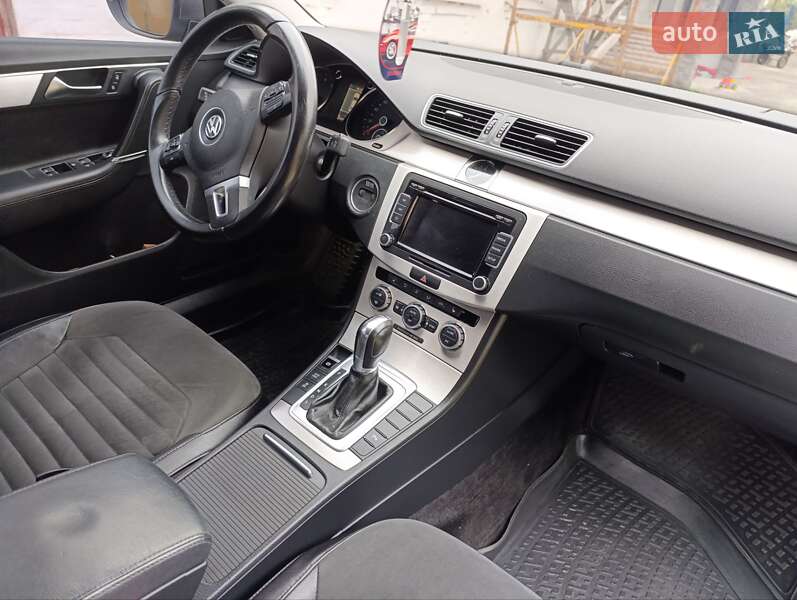 Седан Volkswagen Passat 2012 в Мироновке