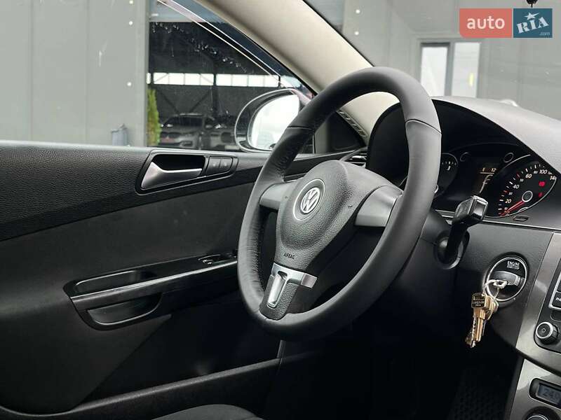 Універсал Volkswagen Passat 2009 в Львові