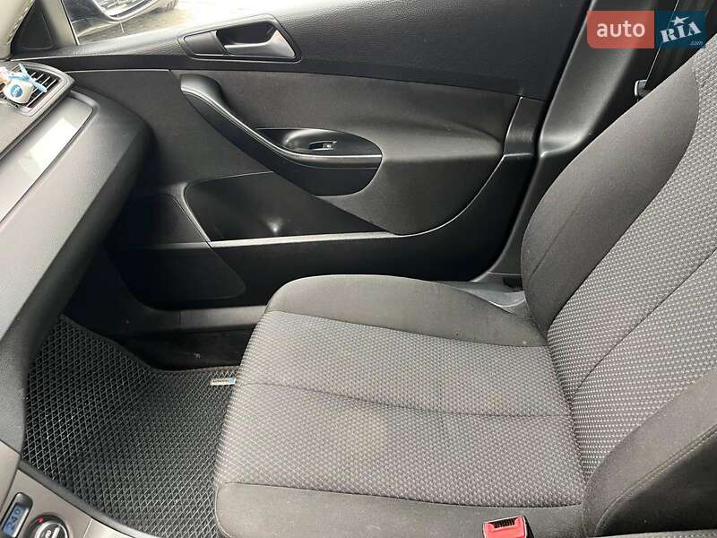 Універсал Volkswagen Passat 2009 в Львові
