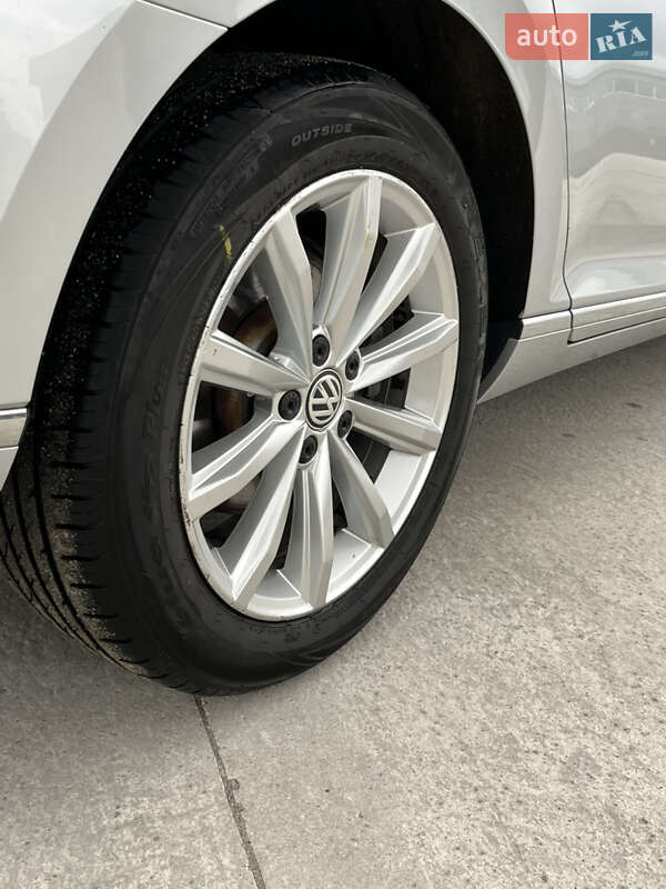 Универсал Volkswagen Passat 2017 в Хмельницком