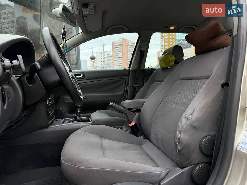 Универсал Volkswagen Passat 2004 в Киеве