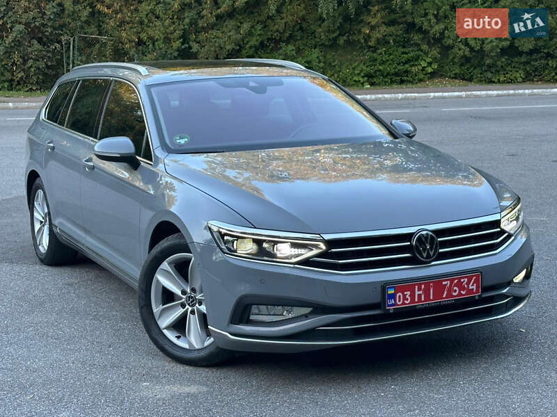 Универсал Volkswagen Passat 2022 в Бориславе