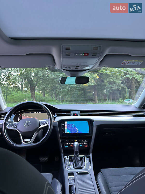 Универсал Volkswagen Passat 2022 в Бориславе