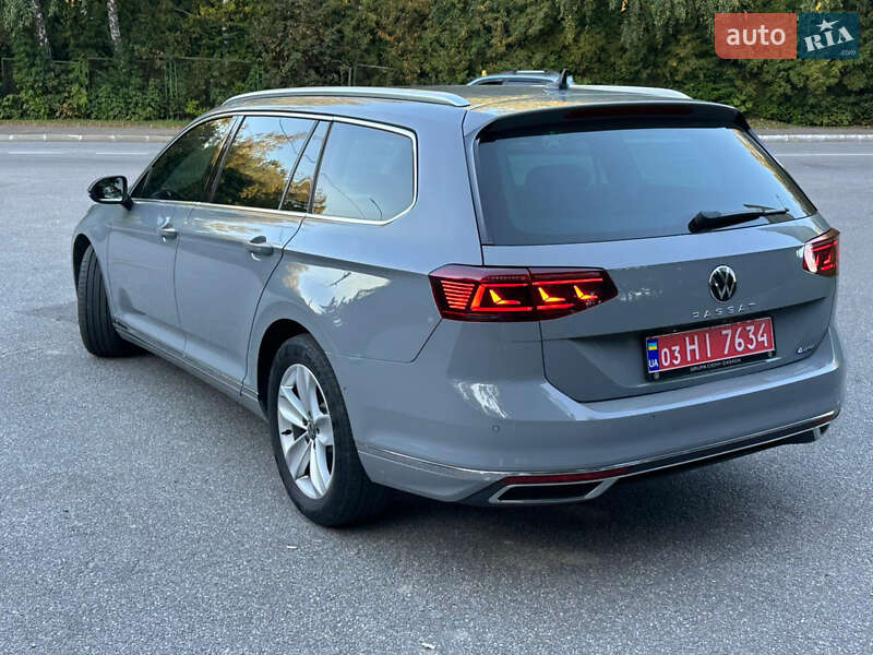 Универсал Volkswagen Passat 2022 в Бориславе