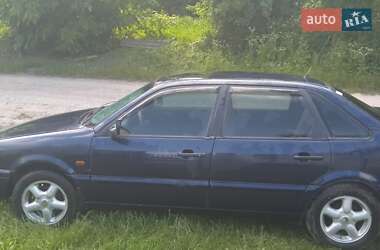 Седан Volkswagen Passat 1995 в Теофіполі