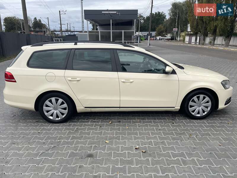 Универсал Volkswagen Passat 2012 в Киеве