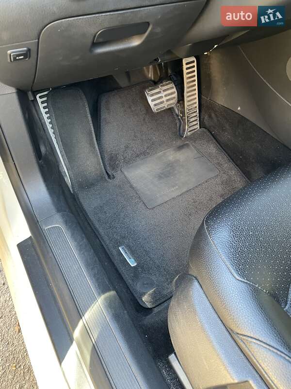 Универсал Volkswagen Passat 2012 в Киеве