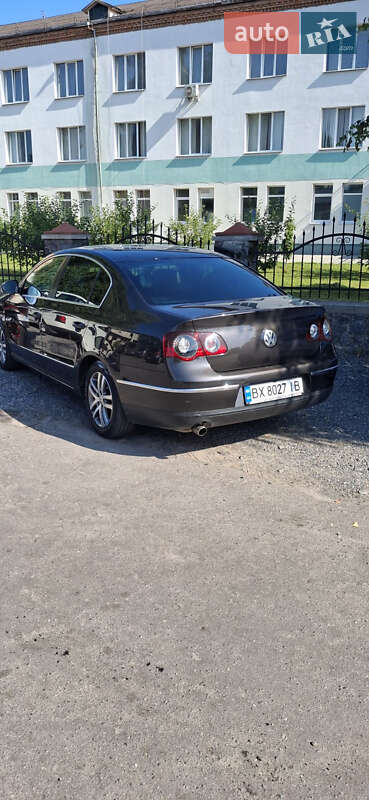 Седан Volkswagen Passat 2005 в Староконстантинове