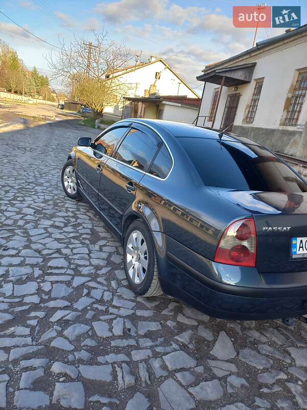 Седан Volkswagen Passat 2003 в Виноградове