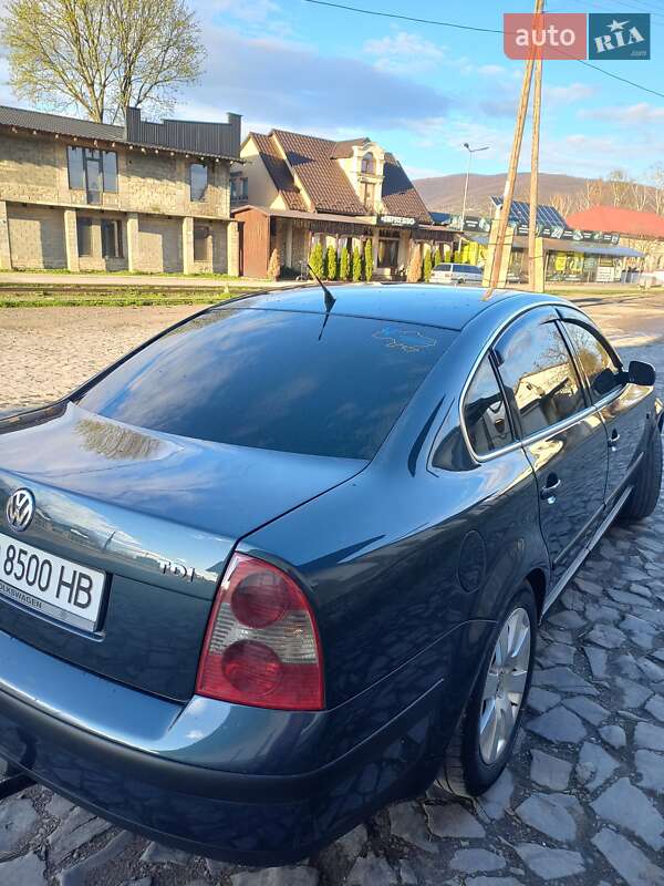 Седан Volkswagen Passat 2003 в Виноградове