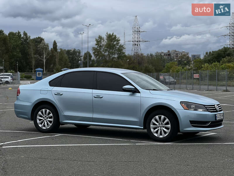 Седан Volkswagen Passat 2011 в Києві