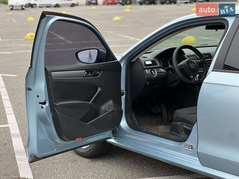 Седан Volkswagen Passat 2011 в Києві