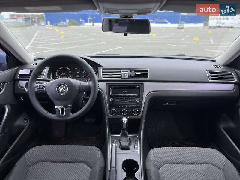 Седан Volkswagen Passat 2011 в Києві