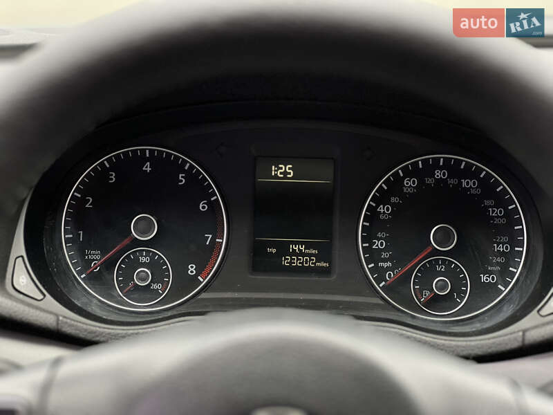 Седан Volkswagen Passat 2011 в Києві