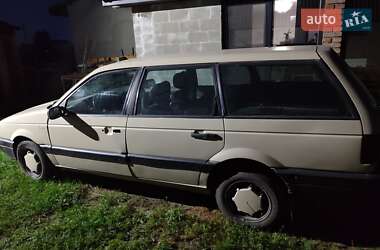 Универсал Volkswagen Passat 1989 в Вараше