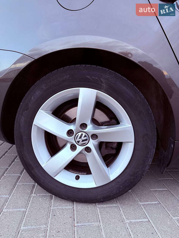 Универсал Volkswagen Passat 2013 в Радехове