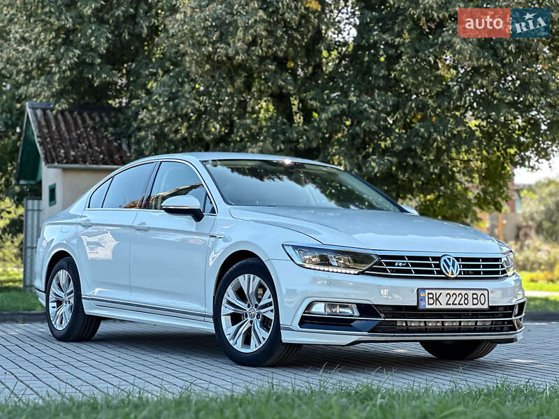 Седан Volkswagen Passat 2016 в Радивиліві