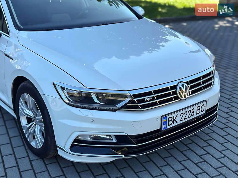 Седан Volkswagen Passat 2016 в Радивиліві