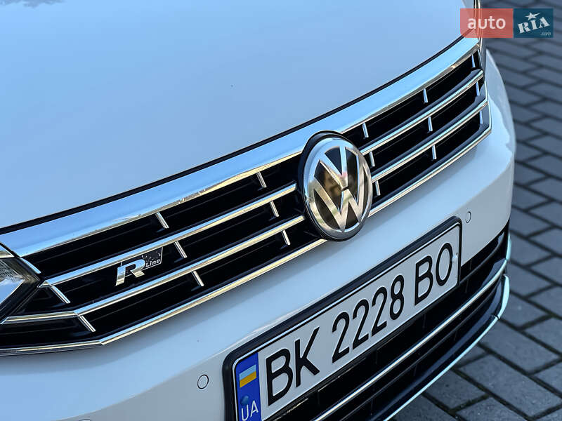 Седан Volkswagen Passat 2016 в Радивиліві