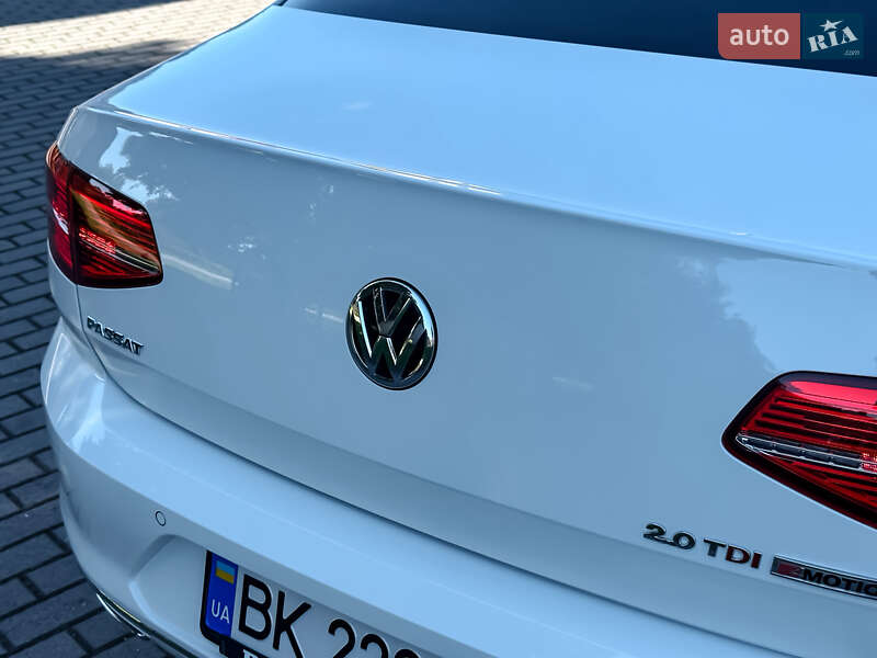 Седан Volkswagen Passat 2016 в Радивиліві