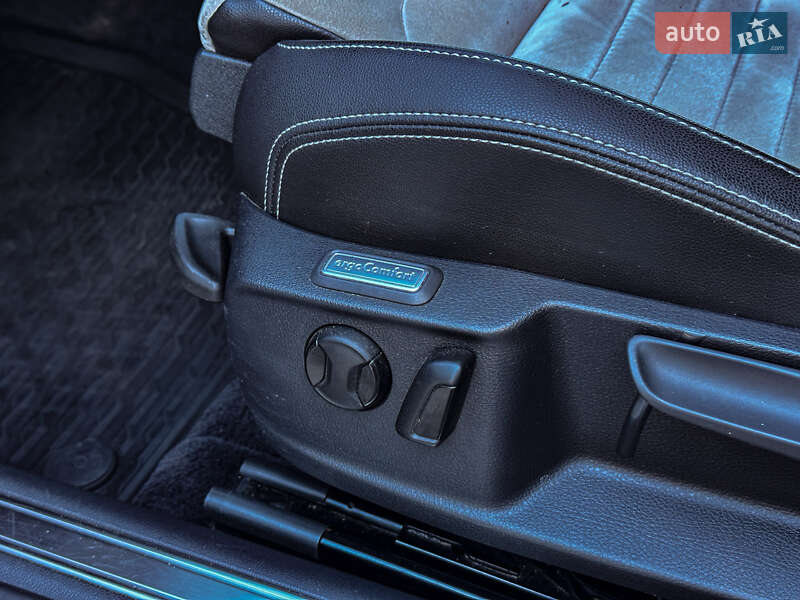 Седан Volkswagen Passat 2016 в Радивиліві