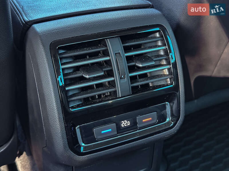 Седан Volkswagen Passat 2016 в Радивиліві