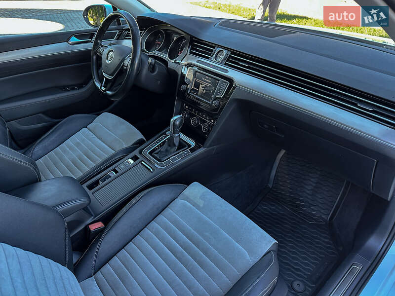 Седан Volkswagen Passat 2016 в Радивиліві