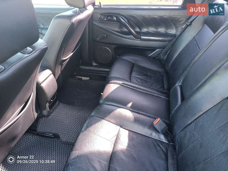 Седан Volkswagen Passat 1995 в Любешове