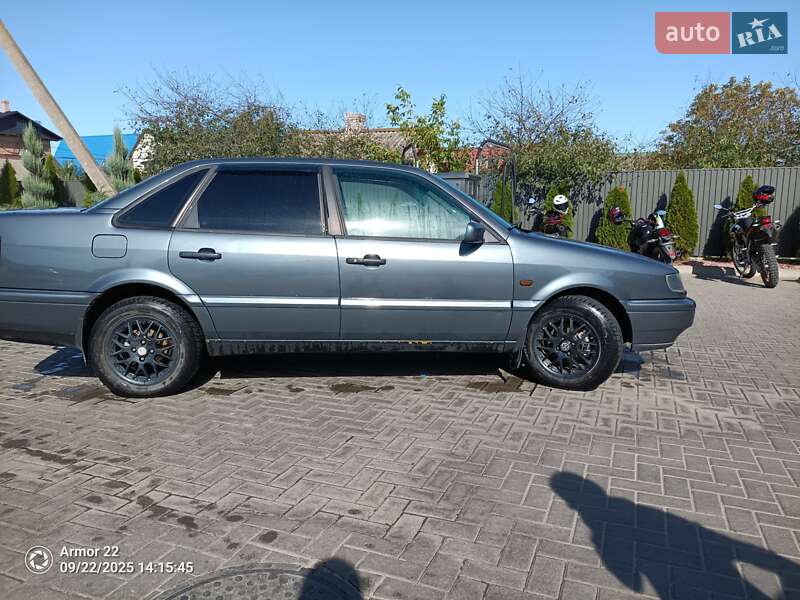 Седан Volkswagen Passat 1995 в Любешове