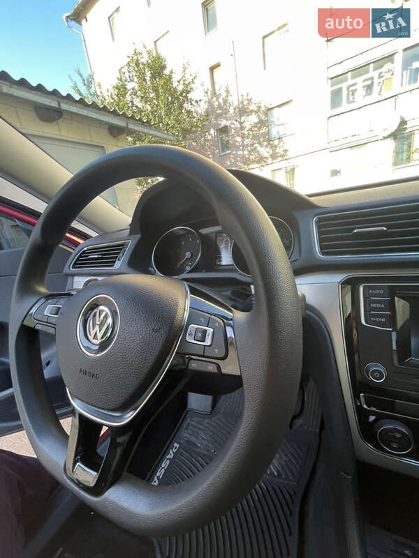 Седан Volkswagen Passat 2017 в Черкассах