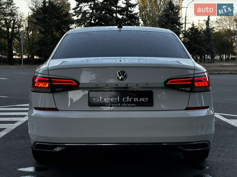 Седан Volkswagen Passat 2021 в Николаеве