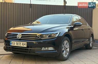 Седан Volkswagen Passat 2015 в Киеве