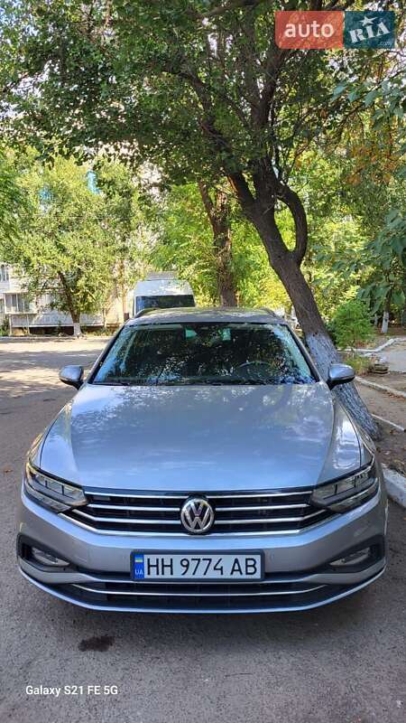 Универсал Volkswagen Passat 2020 в Киеве