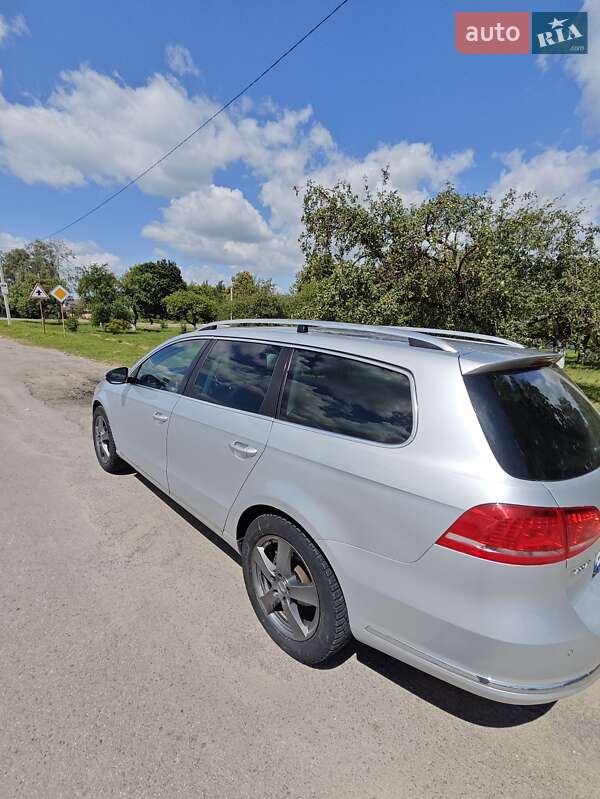Универсал Volkswagen Passat 2011 в Ровно
