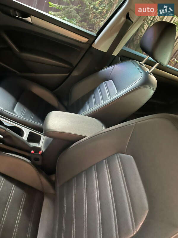 Седан Volkswagen Passat 2014 в Днепре фото 34 Седан Volkswagen Passat 2014 в Днепре