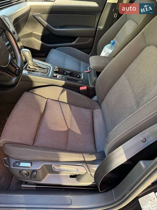 Универсал Volkswagen Passat 2015 в Ивано-Франковске