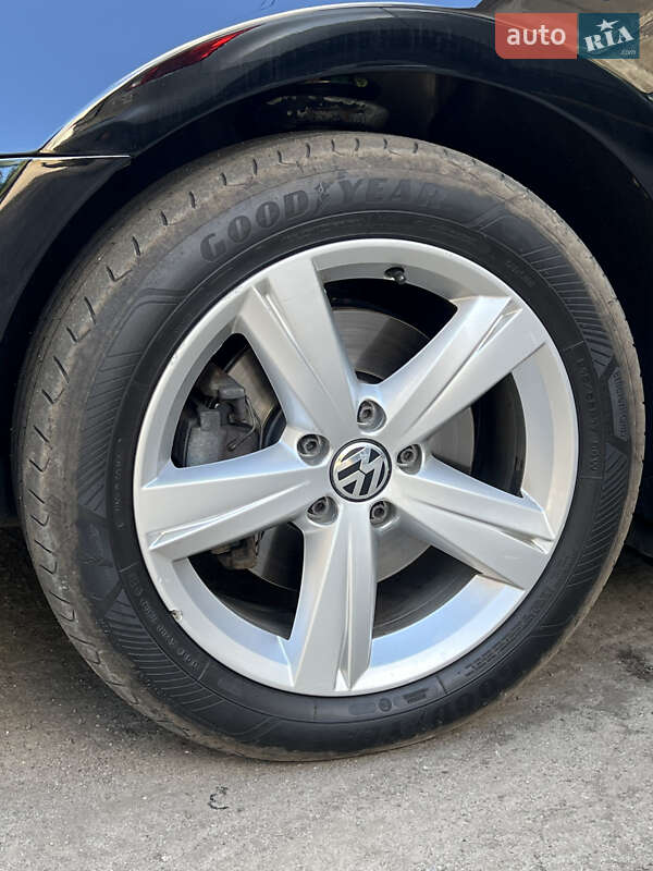 Седан Volkswagen Passat 2014 в Харькове
