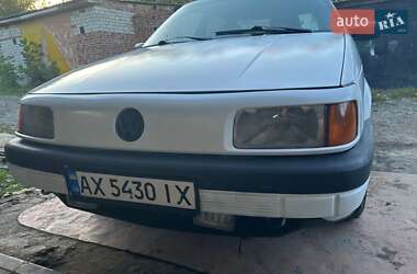 Седан Volkswagen Passat 1988 в Чугуеве